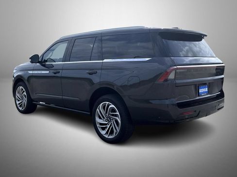 Used 2025 Lincoln Navigator Reserve AWD/4WD image 7