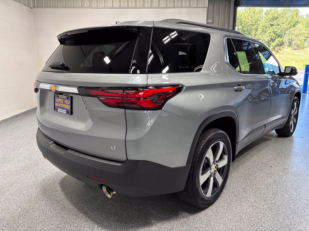 Used 2023 Chevrolet Traverse LT w/ LT Premium Package AWD/4WD image 7