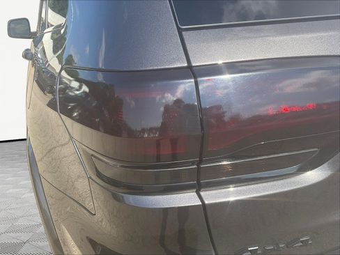 Used 2018 Jeep Grand Cherokee Altitude AWD/4WD image 23