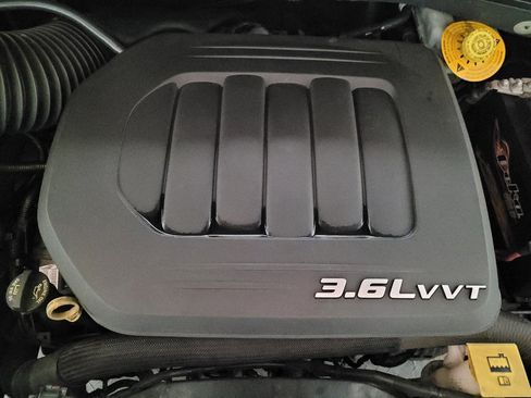 Used 2015 Chrysler Town & Country Touring w/ Driver Convenience Group FWD image 30