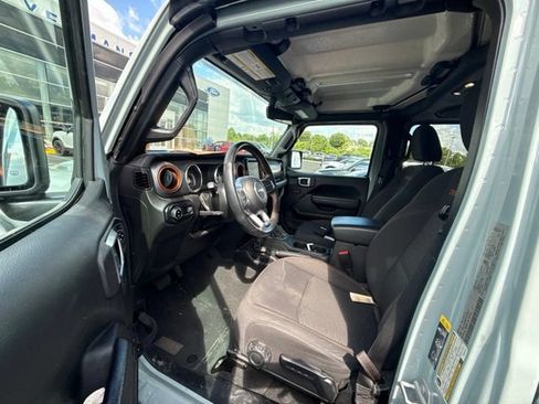 Used 2023 Jeep Gladiator Mojave AWD/4WD image 6