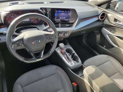 Used 2024 Chevrolet Trax RS w/ Sunroof Package FWD image 23