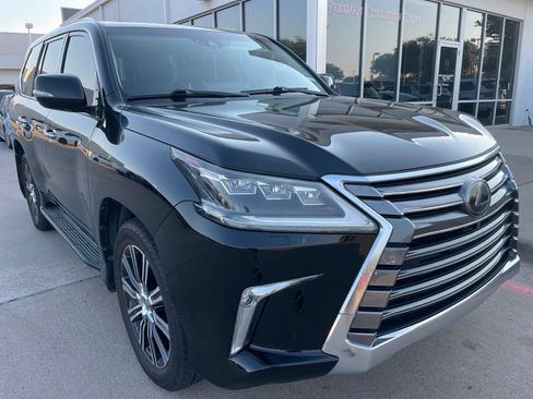 Used 2021 Lexus LX 570 4WD w/ Luxury Package image 4