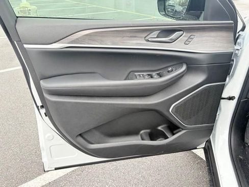 New 2026 Jeep Grand Cherokee Limited AWD/4WD image 12