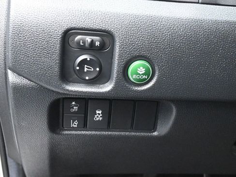Used 2022 Honda Pilot Sport image 16