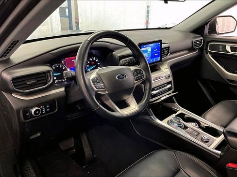 Certified 2022 Ford Explorer XLT w/ Equipment Group 202A image 12