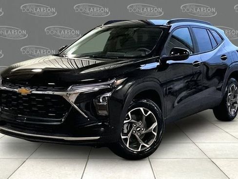 New 2026 Chevrolet Trax LT FWD image 2