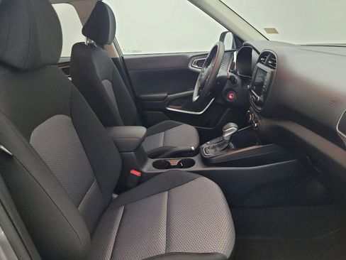 Used 2025 Kia Soul LX image 21