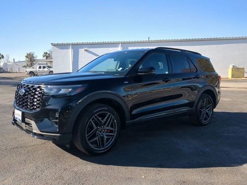 Used 2025 Ford Explorer ST-Line w/ ST-Line Street Pack image 8