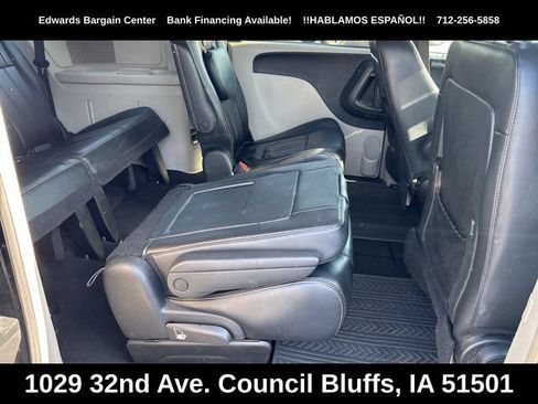 Used 2015 Chrysler Town & Country Touring FWD image 7