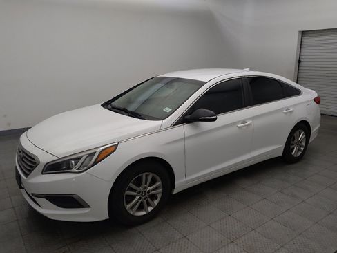 Used 2017 Hyundai Sonata SE FWD image 2