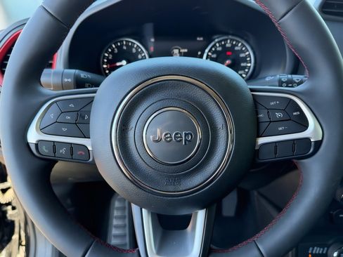 Used 2023 Jeep Renegade Trailhawk image 29