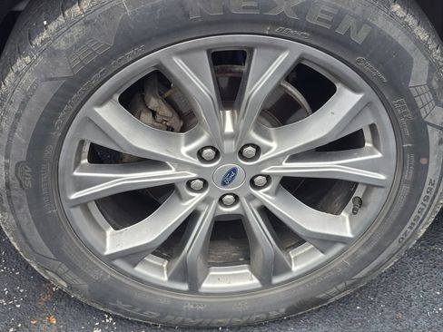 Used 2020 Ford Explorer XLT w/ Equipment Group 202A AWD/4WD image 9
