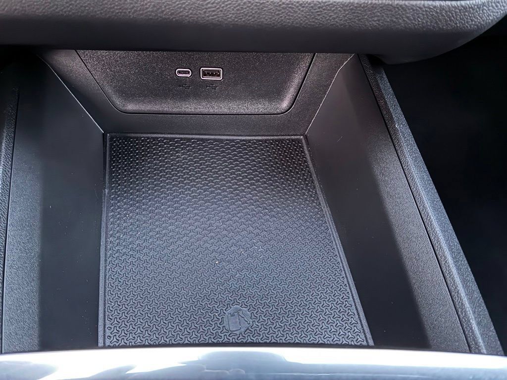 Used 2026 Chevrolet Equinox LT FWD image 37