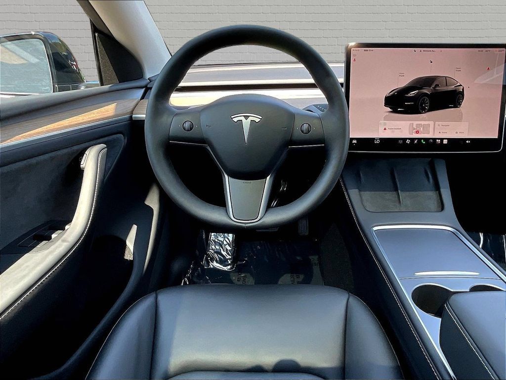 Used 2024 Tesla Model Y Long Range AWD/4WD image 7