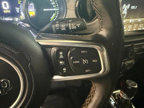 Used 2022 Jeep Wrangler Unlimited Sahara AWD/4WD image 36