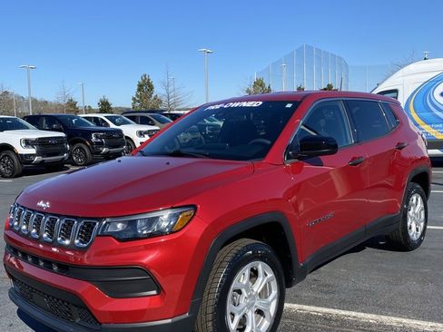 Used 2024 Jeep Compass Sport image 3