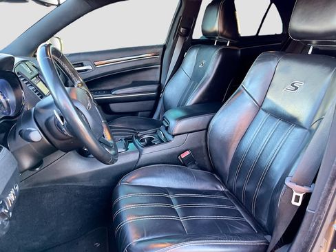 Used 2020 Chrysler 300 S w/ 300S Premium Group RWD image 21