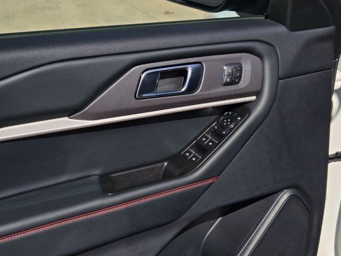 Used 2025 Ford Explorer ST image 12