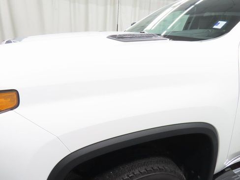 Used 2025 Chevrolet Silverado 2500 LT w/ Convenience Package image 34