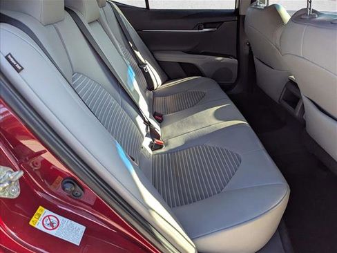 Used 2018 Toyota Camry SE image 18