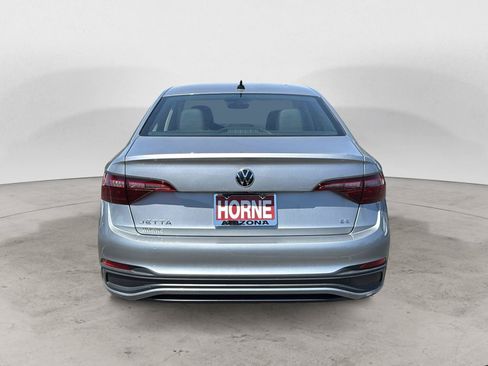 Used 2024 Volkswagen Jetta SE FWD image 4