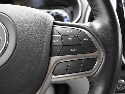 Used 2020 Jeep Cherokee Limited image 23