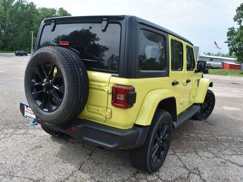 Used 2022 Jeep Wrangler Unlimited Sahara w/ Cold Weather Group AWD/4WD image 8