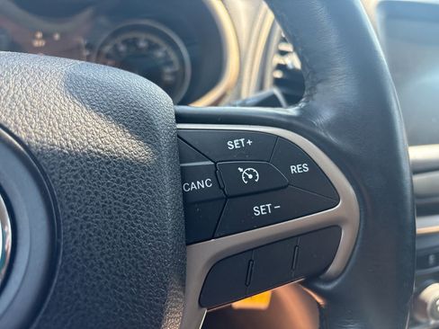 Used 2016 Jeep Cherokee Latitude w/ Cold Weather Group AWD/4WD image 29