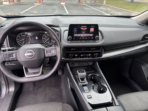 Used 2025 Nissan Rogue SV image 28