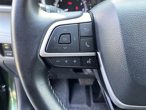 Certified 2025 Toyota Highlander XLE AWD/4WD image 13