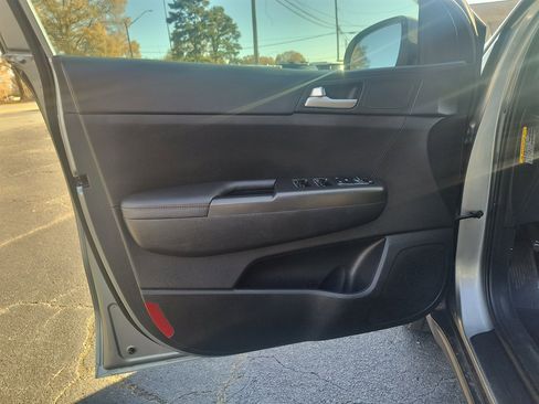 Used 2020 Kia Sportage LX image 19