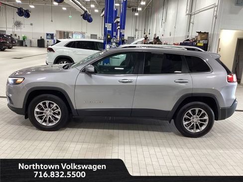 Used 2019 Jeep Cherokee Latitude Plus w/ Comfort/Convenience Group AWD/4WD image 2
