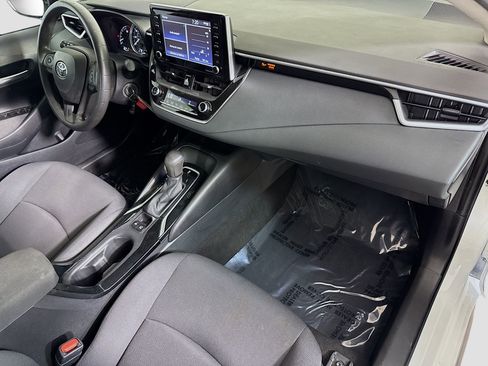 Used 2021 Toyota Corolla LE image 29