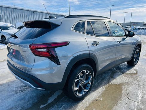 Used 2025 Chevrolet Trax LT image 34