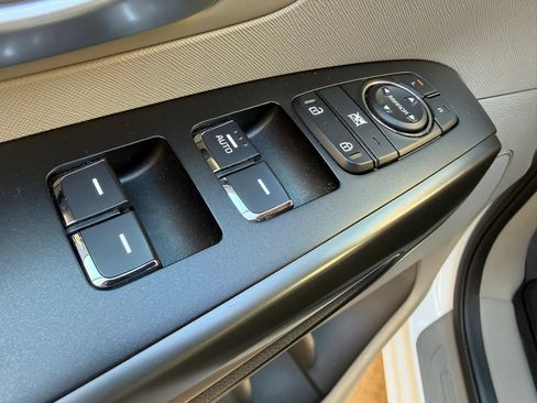 Used 2021 Kia Sedona EX image 10