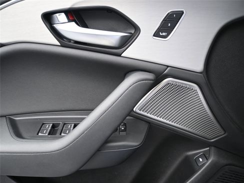 Certified 2025 Acura TLX w/ Technology Package image 8