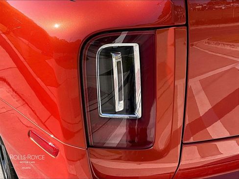 Used 2022 Rolls-Royce Cullinan Black Badge w/ Dark Exterior Package AWD/4WD image 28