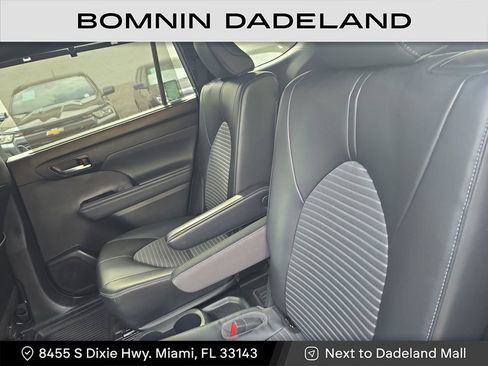 Used 2022 Toyota Highlander XSE image 16