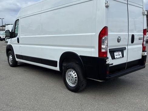 Used 2024 RAM ProMaster 2500 w/ Convenience Group image 5