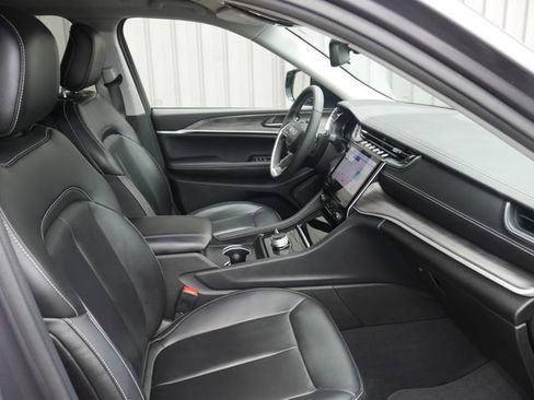 Used 2023 Jeep Grand Cherokee Limited AWD/4WD image 26