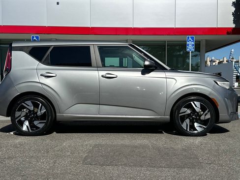 Used 2023 Kia Soul GT-Line w/ GT-Line Technology Package FWD image 3