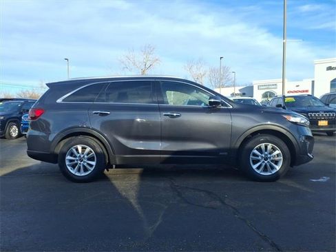 Used 2019 Kia Sorento LX w/ LX Convenience Package image 2