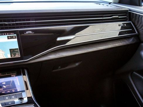 Used 2022 Audi Q8 Premium Plus w/ Premium Plus Package image 17