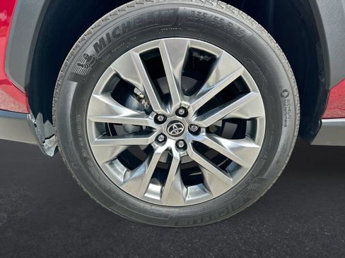 Used 2022 Toyota RAV4 XLE Premium FWD image 10