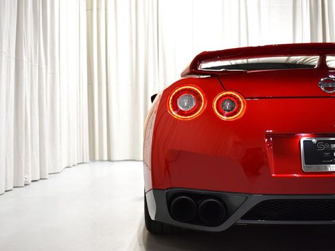 Used 2009 Nissan GT-R Premium AWD/4WD image 6