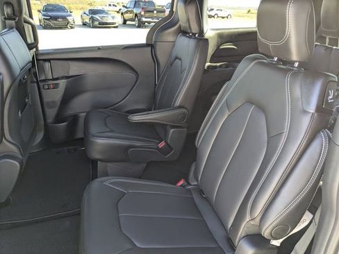 New 2026 Chrysler Pacifica Select image 13