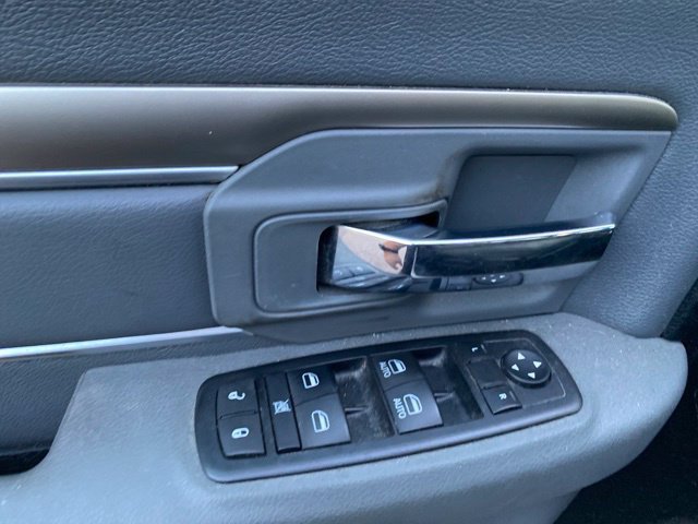 Used 2016 RAM 1500 Classic SLT AWD/4WD image 16