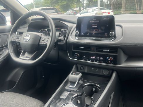 Used 2025 Nissan Rogue SV AWD/4WD image 3