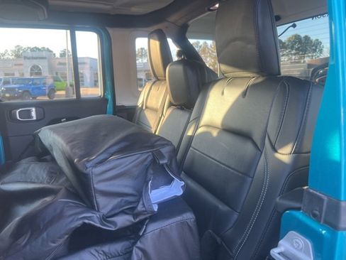 Used 2020 Jeep Wrangler Unlimited Sahara image 17